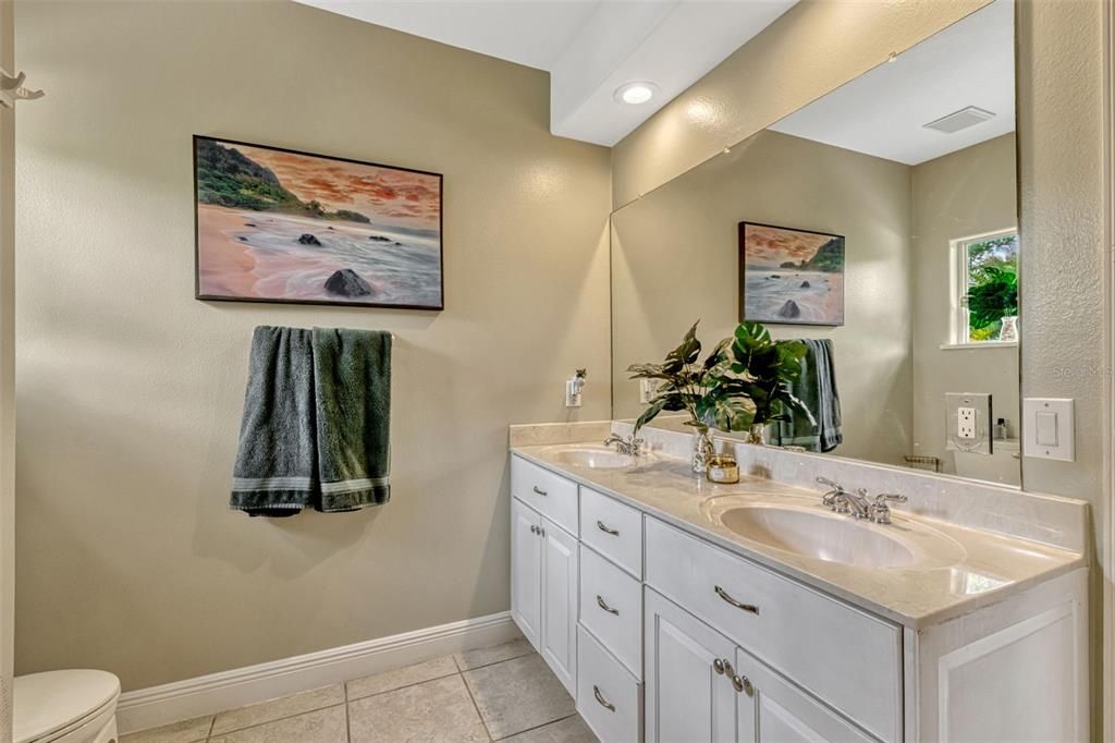 Bathroom, Dual Sink Vanities, Interior, Recessed Lighting