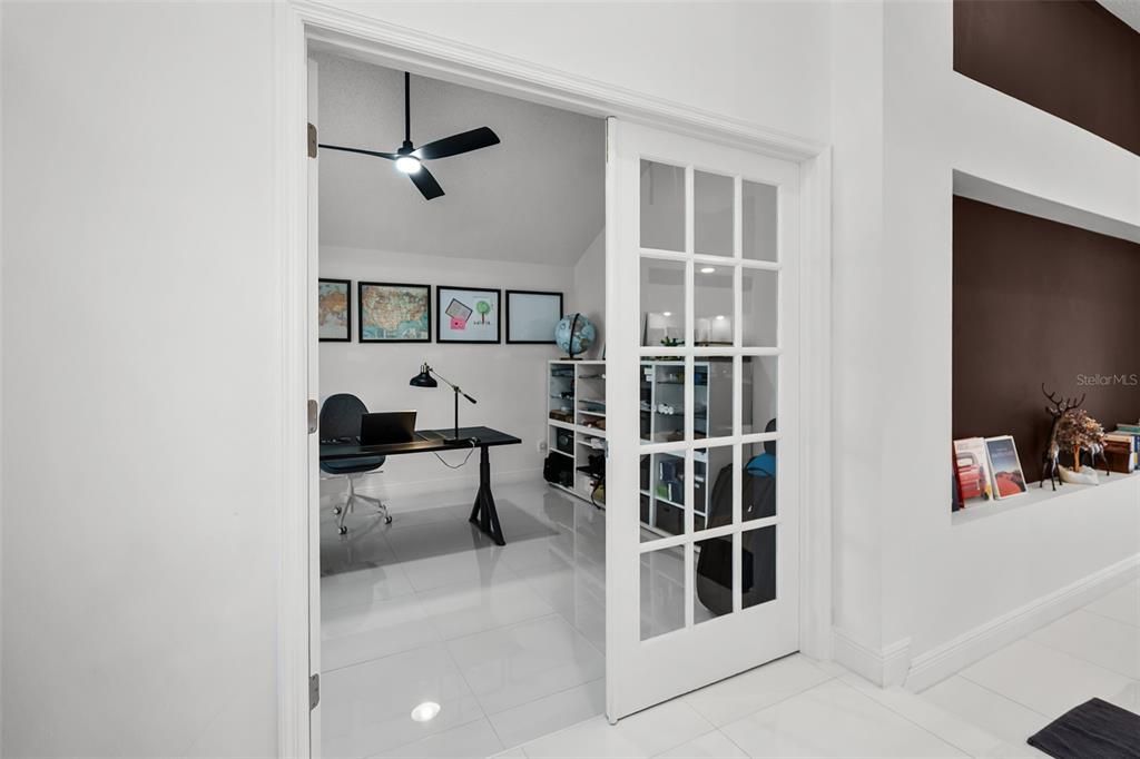Home Office, Interior