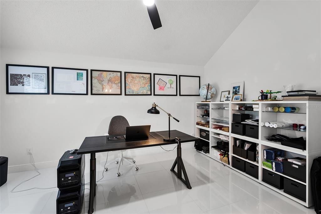 Home Office, Interior