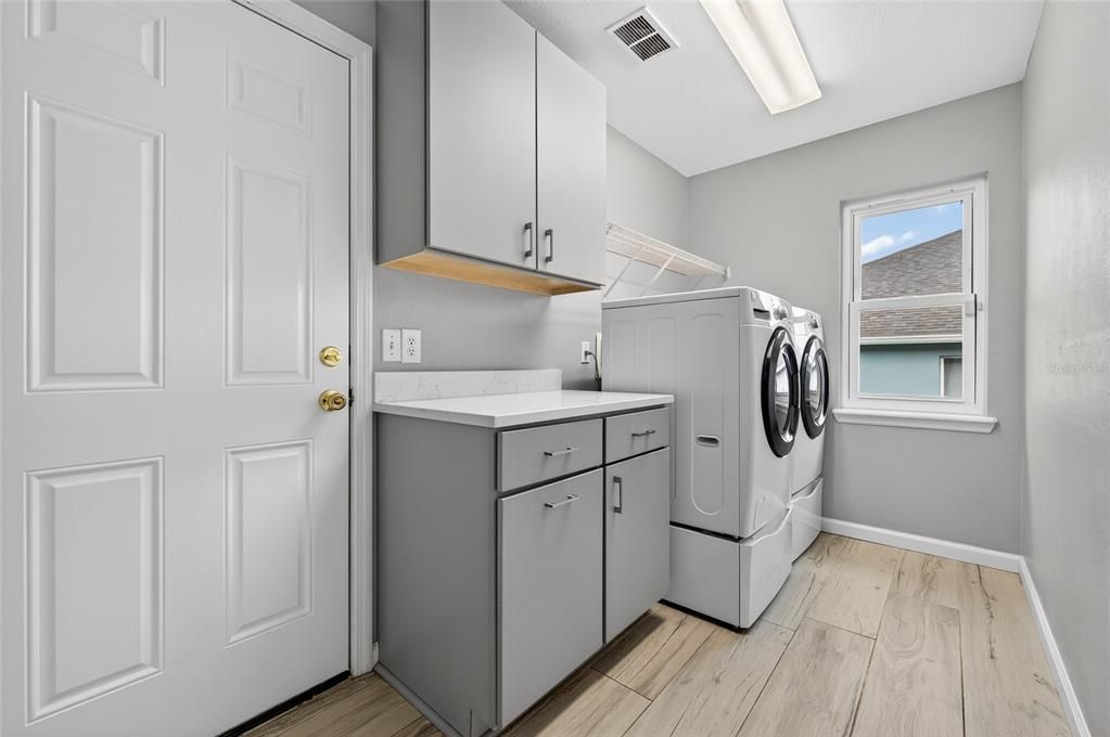 Interior, Washer, Wood Texture Flooring