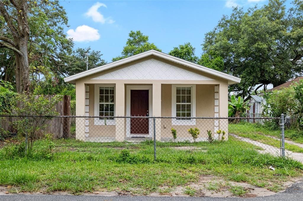 Exterior, Facade, Ranch