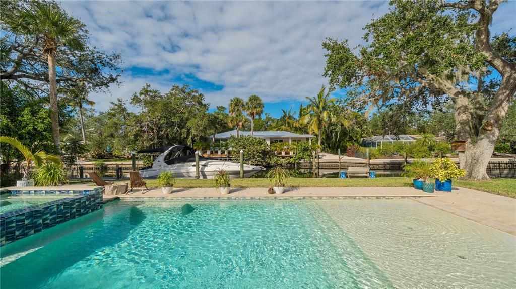 Exterior, Pool