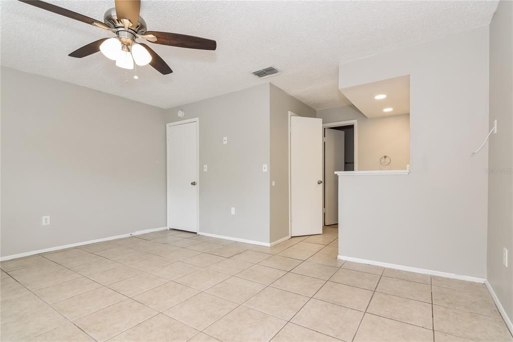 Empty room, Interior, Recessed Lighting