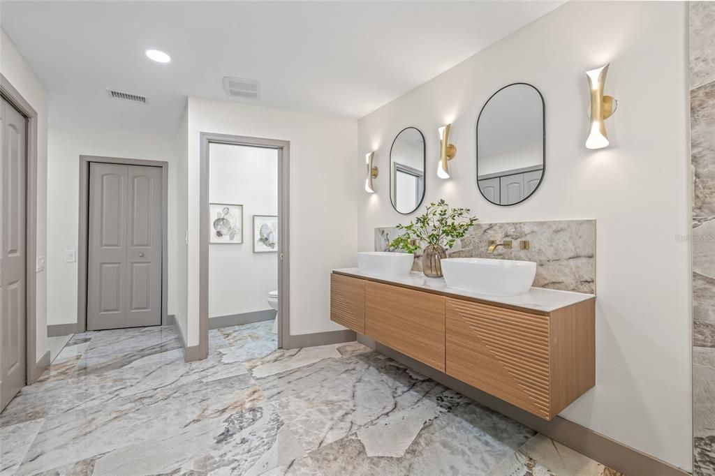 Bathroom, Dual Sink Vanities, Interior, Recessed Lighting