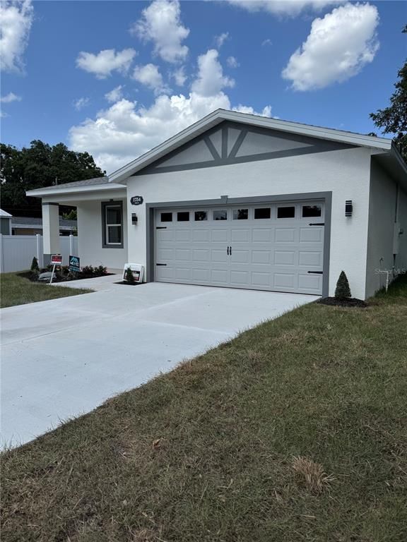 Attached, Exterior, Facade, Ranch