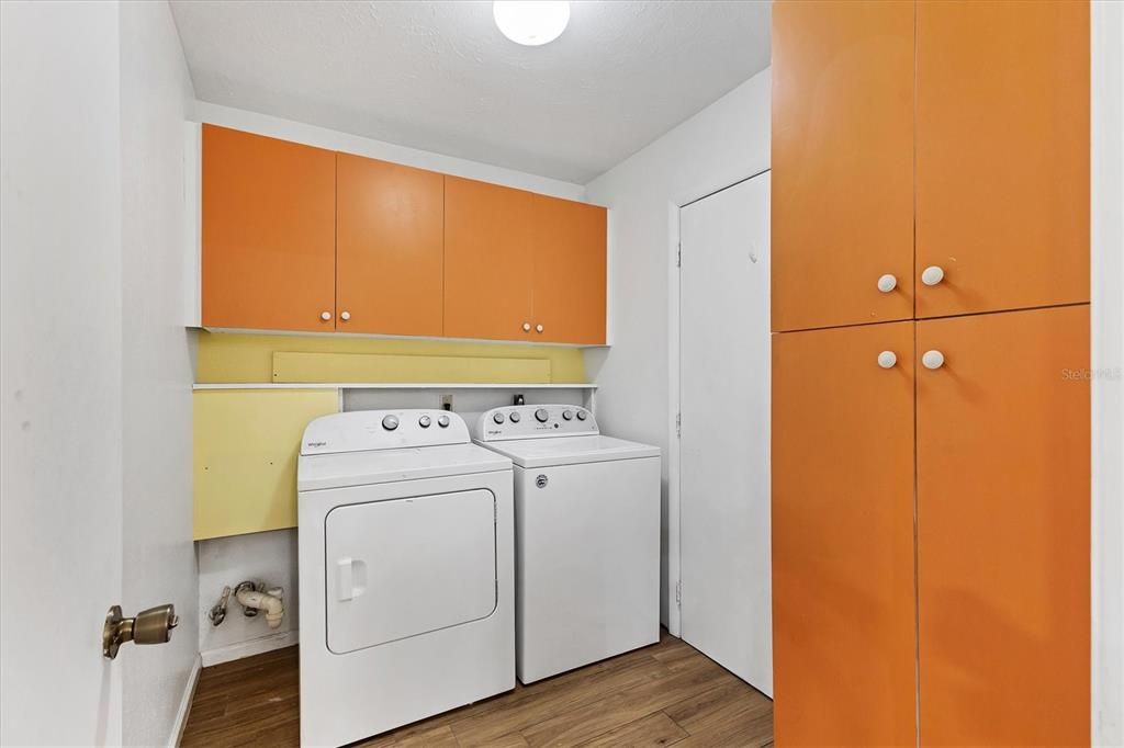 Interior, Utility Closets, Washer, Wood Texture Flooring