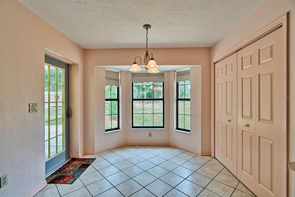Chandelier, Empty room, Interior, Pendant Lights