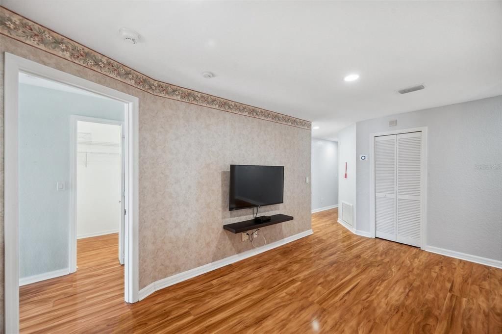 Empty room, Interior, Recessed Lighting, Wood Texture Flooring