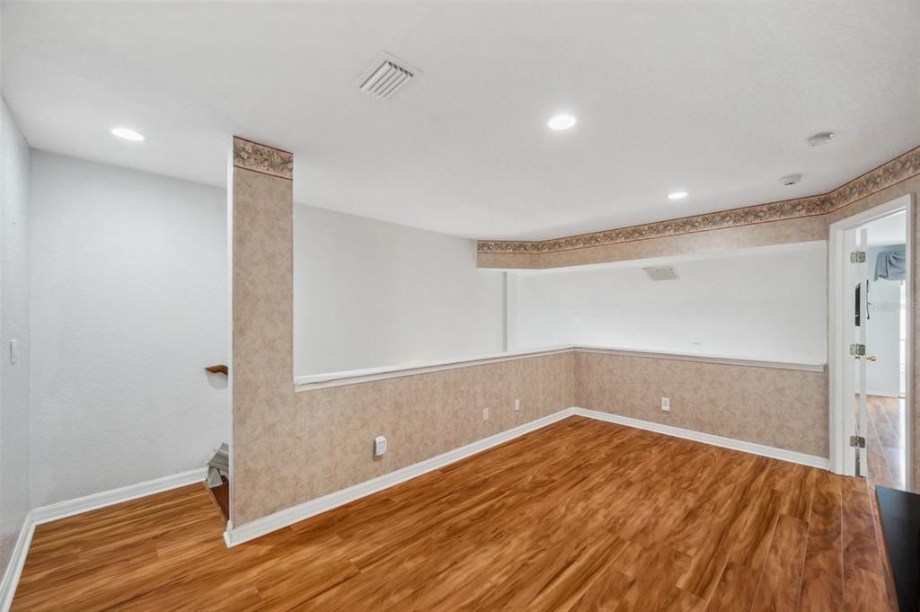 Empty room, Interior, Recessed Lighting, Wood Texture Flooring