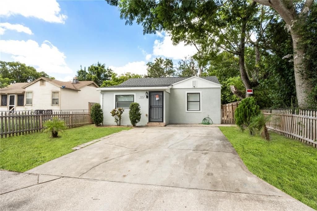 Backyard, Exterior, Facade, Ranch