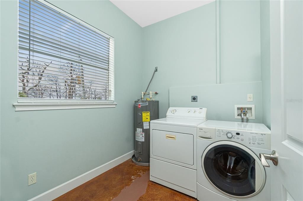 Interior, Washer, Wood Texture Flooring