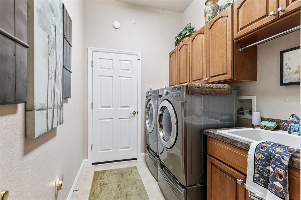 Interior, Washer, Wood Texture Flooring