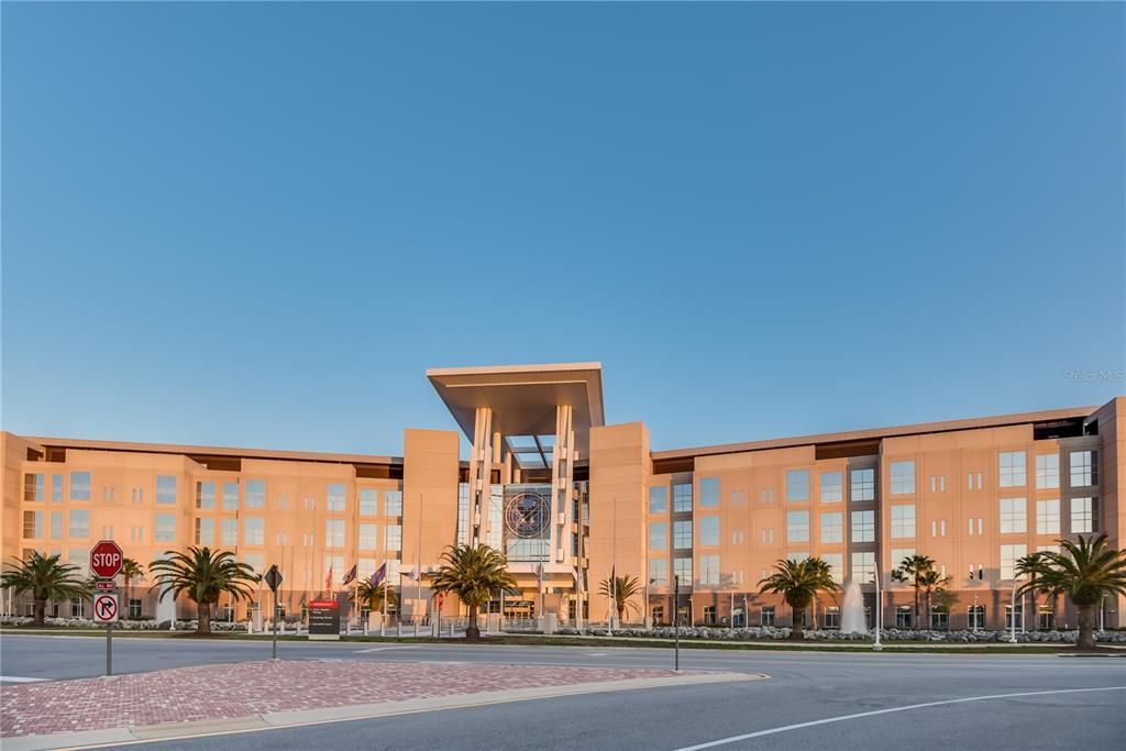 Exterior, Facade, Modern