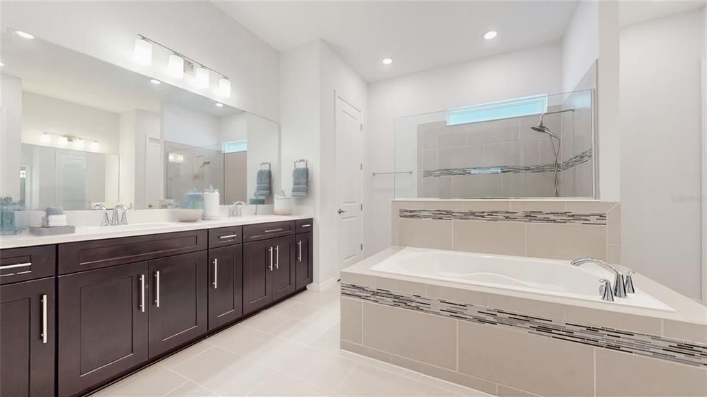Bathroom, Dual Sink Vanities, Interior, Recessed Lighting