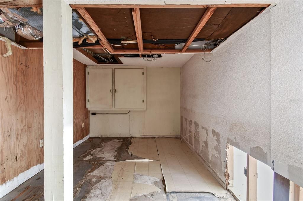 Empty room, Interior