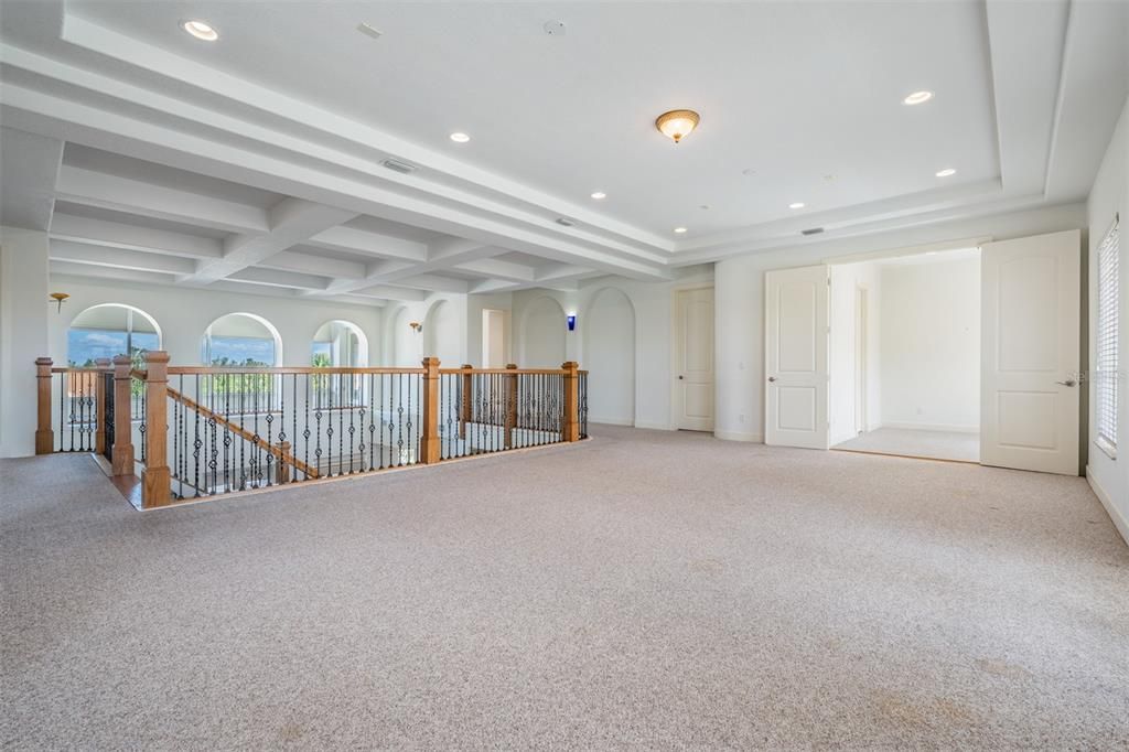 Empty room, Interior, Recessed Lighting
