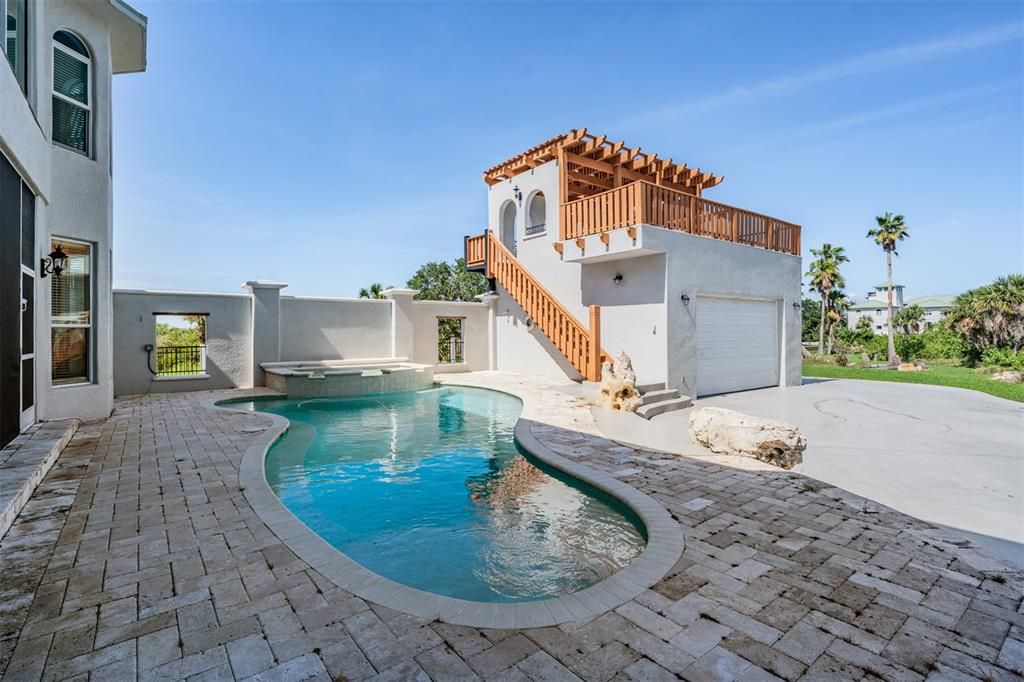 Exterior, Pool