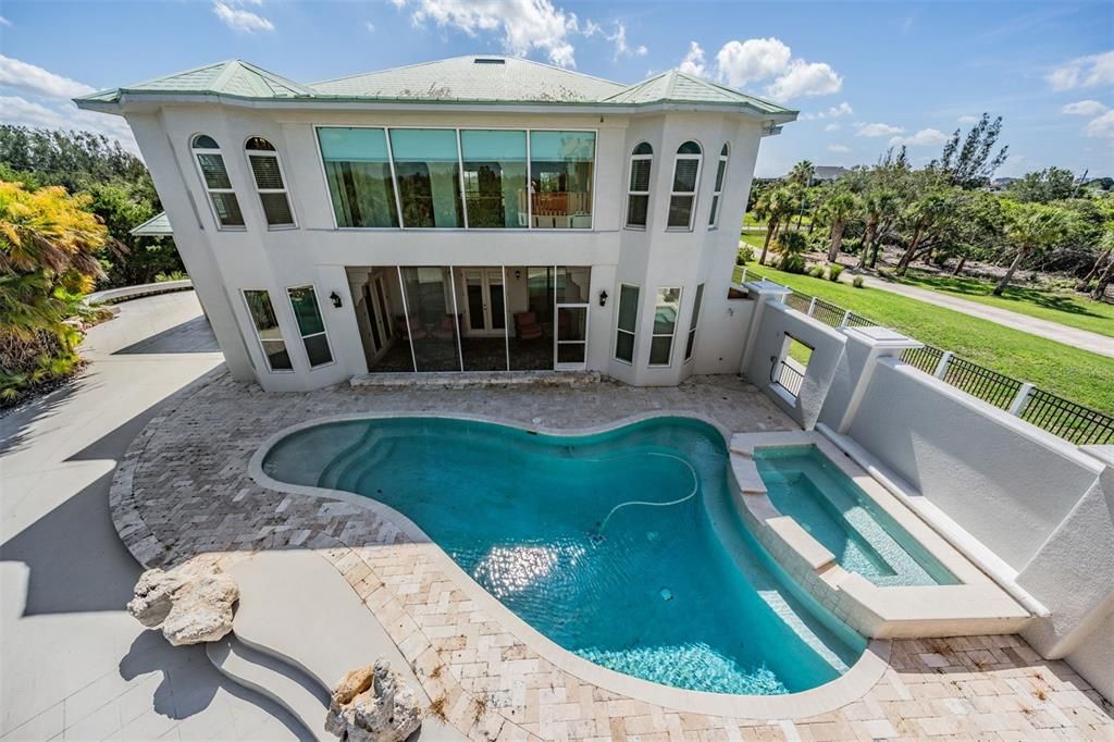 Exterior, Pool