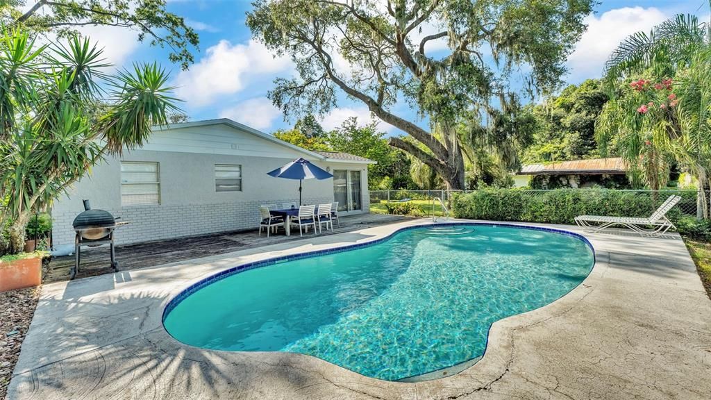 Exterior, Pool