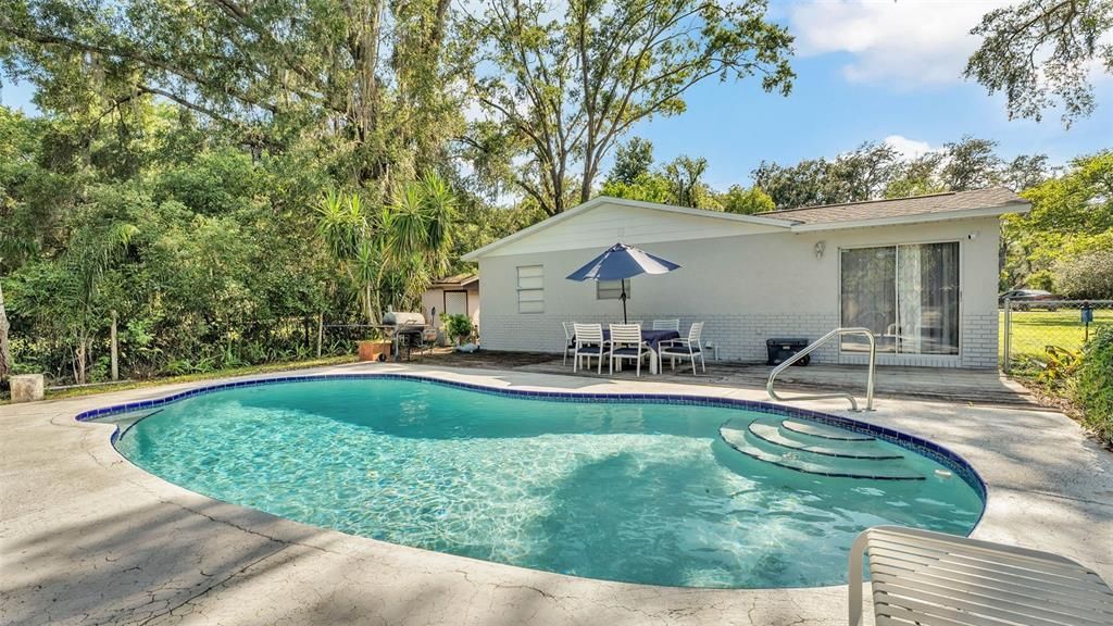 Exterior, Pool