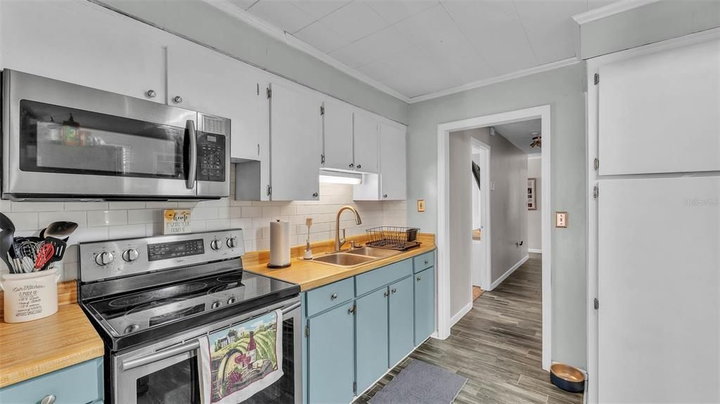 Interior, Kitchen, Stainless Steel Appliances, Wood Texture Flooring