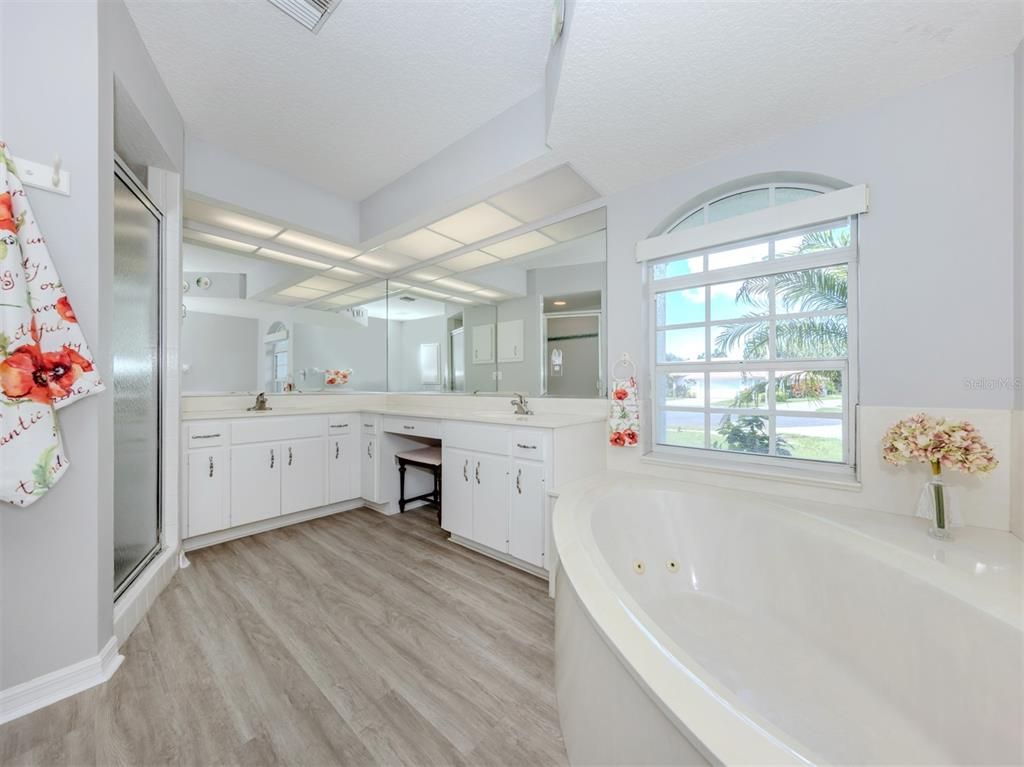 Bathroom, Interior, Recessed Lighting, Wood Texture Flooring