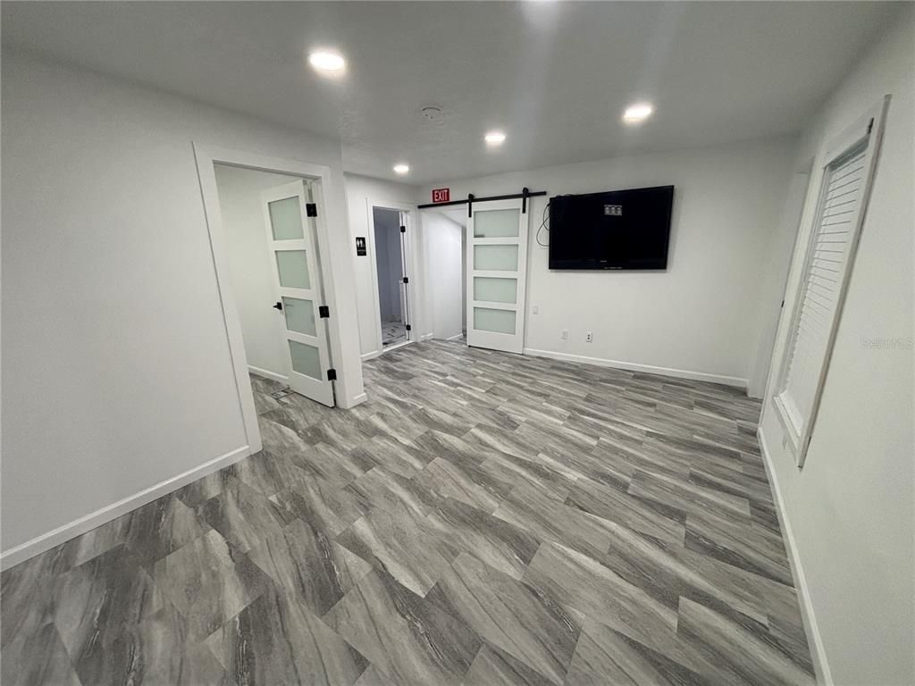 Empty room, Interior, Recessed Lighting, Wood Texture Flooring