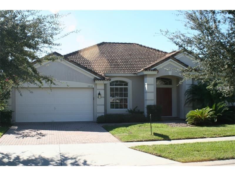 Attached, Exterior, Facade, Mediterranean