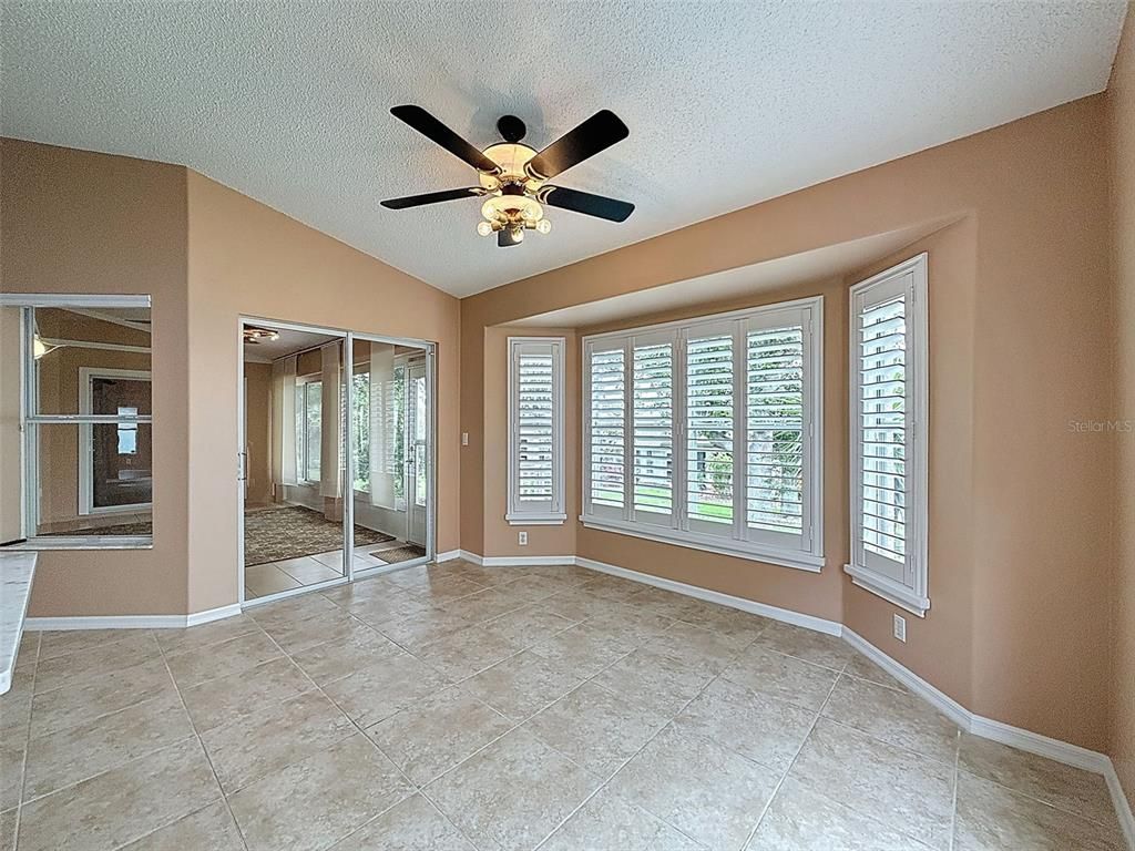 Empty room, Interior