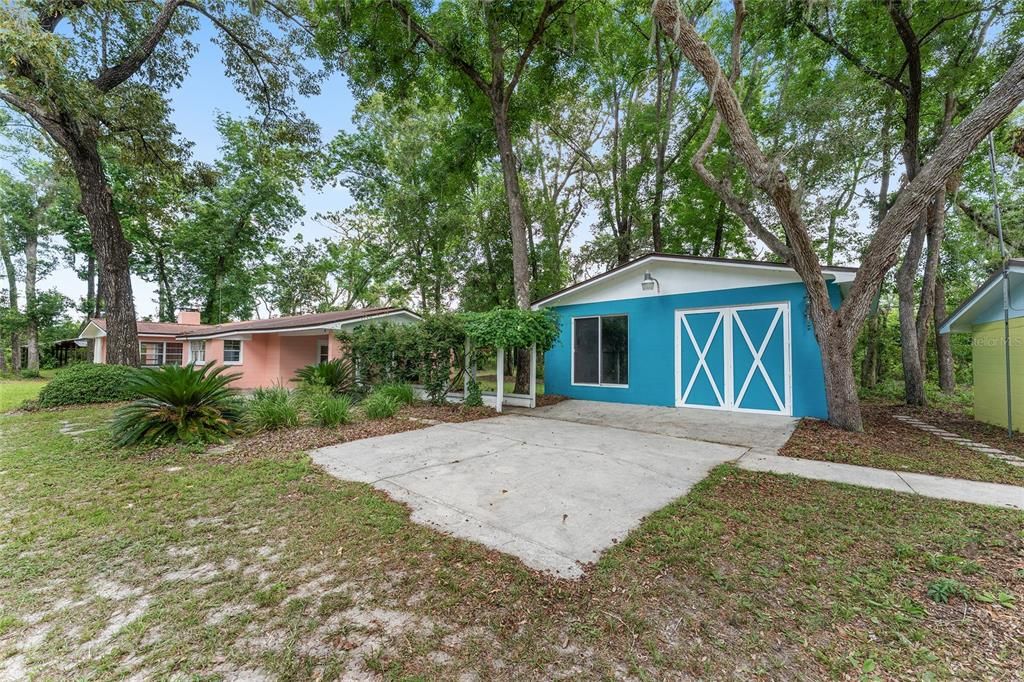 Backyard, Exterior