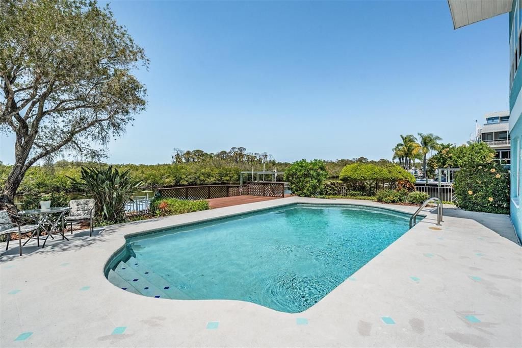 Exterior, Pool