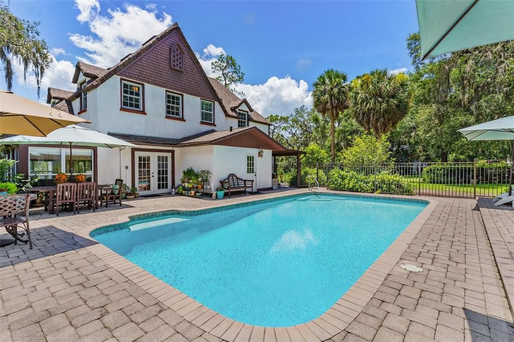 Exterior, Pool