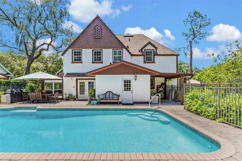 Exterior, Pool