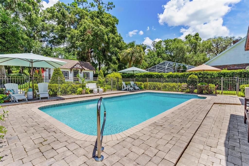 Exterior, Pool