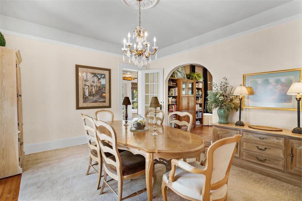 Chandelier, Dining room, Interior