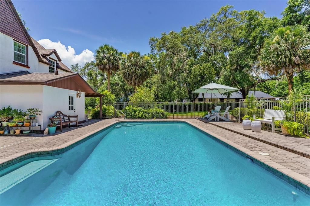 Exterior, Pool