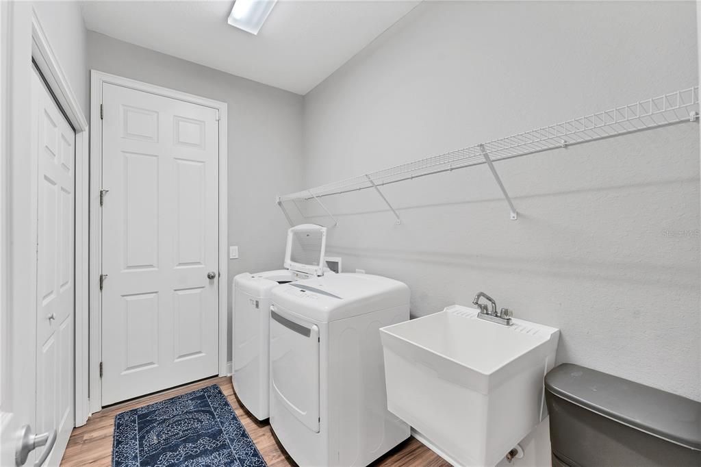 Interior, Washer, Wood Texture Flooring