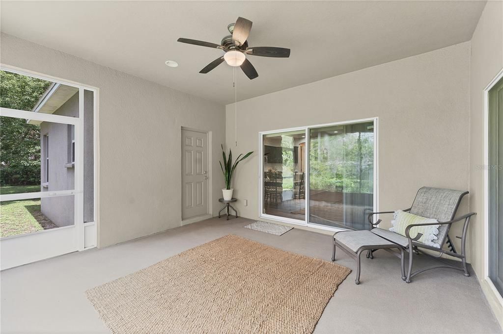 Empty room, Interior