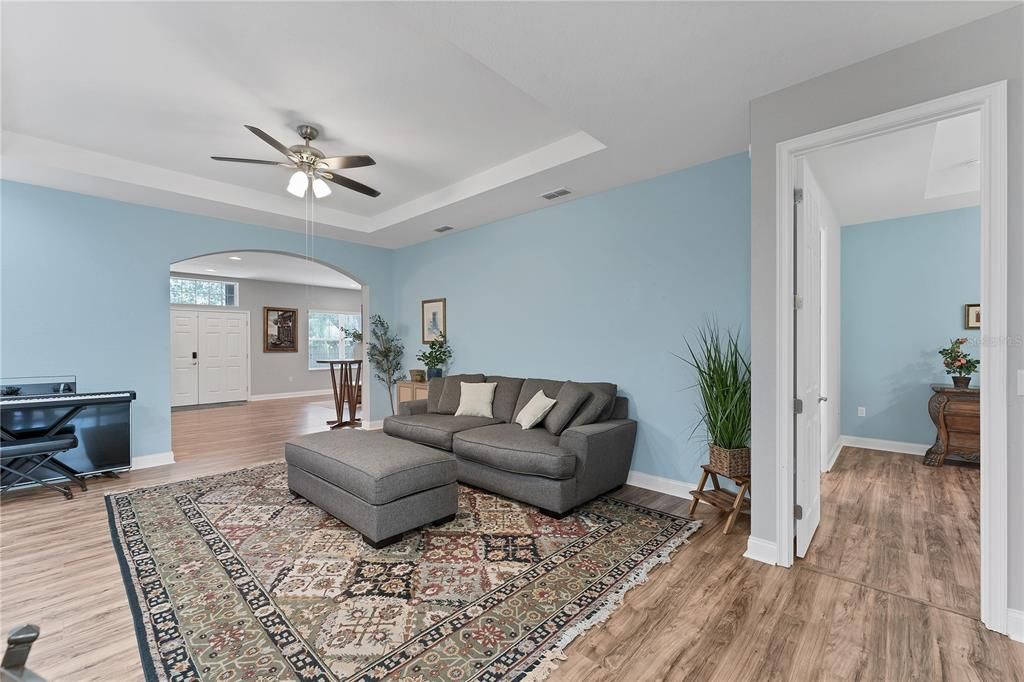 Interior, Recessed Lighting, Wood Texture Flooring