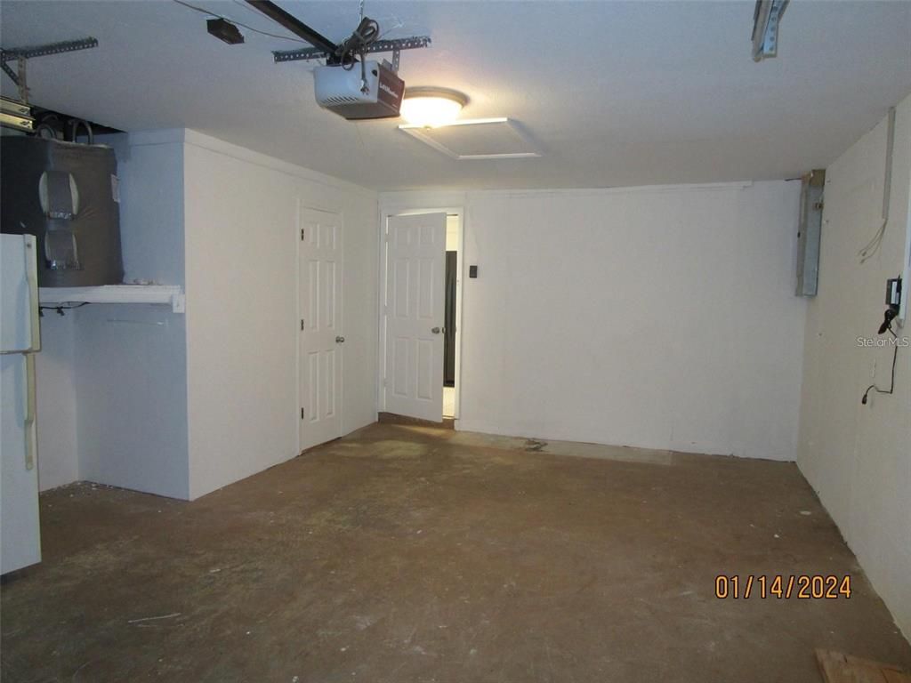Empty room, Interior