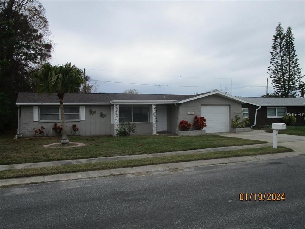 Attached, Exterior, Facade, Ranch