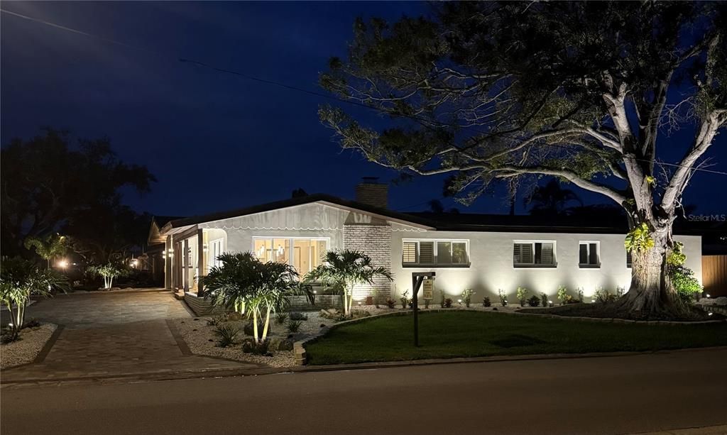 Exterior, Facade, Ranch