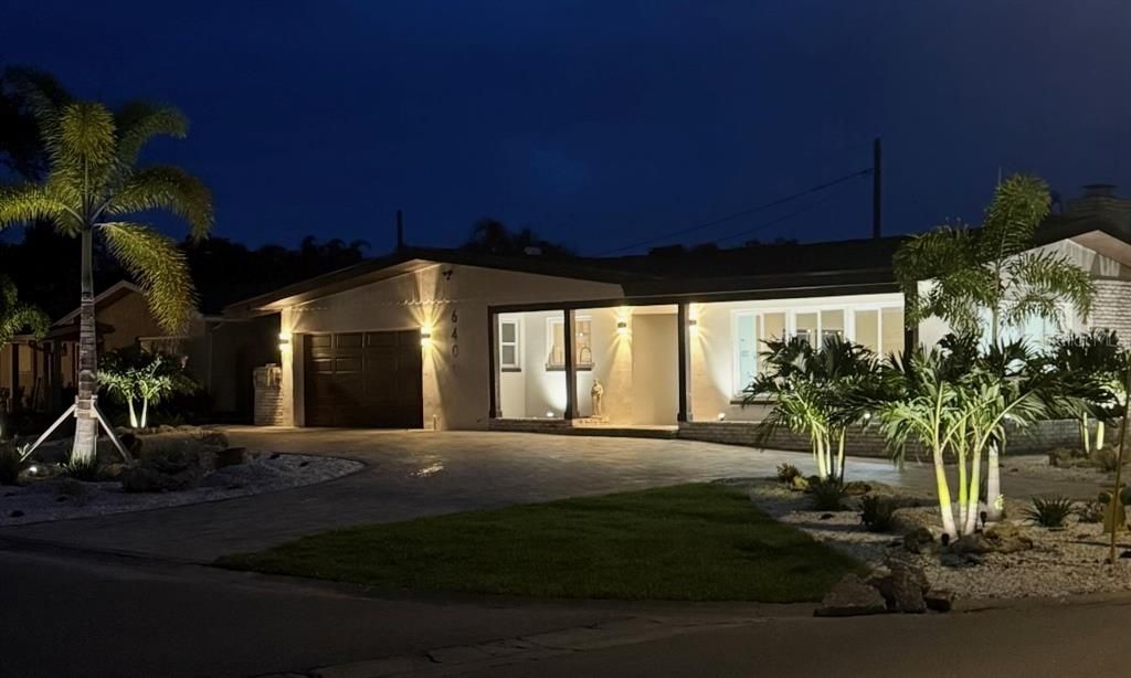 Attached, Backyard, Exterior, Facade, Modern