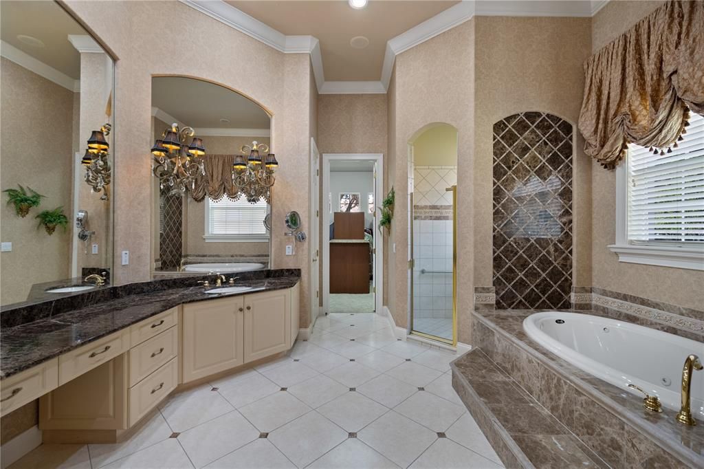 Bathroom, Dual Sink Vanities, Interior, Recessed Lighting