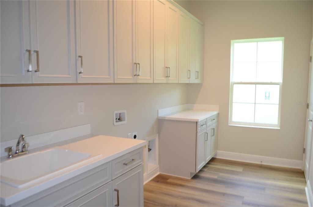 Interior, Washer, Wood Texture Flooring