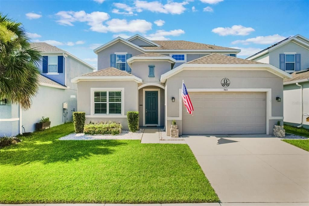 Attached, Exterior, Facade, American Craftsman