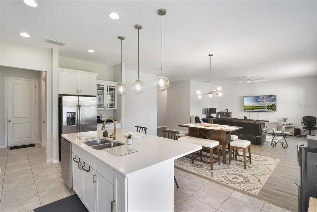 Dining room, Interior, Kitchen, Living room, Pendant Lights, Recessed Lighting, Stainless Steel Appliances