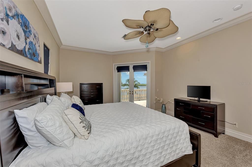 Bedroom, Interior, Recessed Lighting, Water