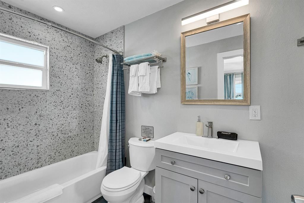 Bathroom, Interior, Recessed Lighting