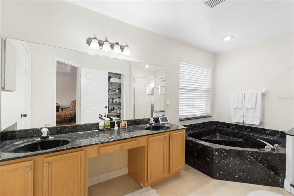 Bathroom, Dual Sink Vanities, Interior, Recessed Lighting